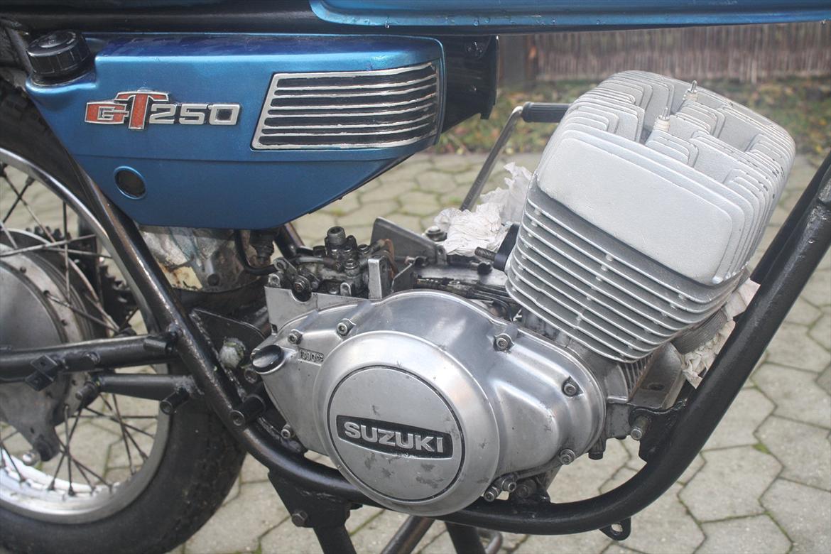 Suzuki gt 250 (SOLGT) billede 3