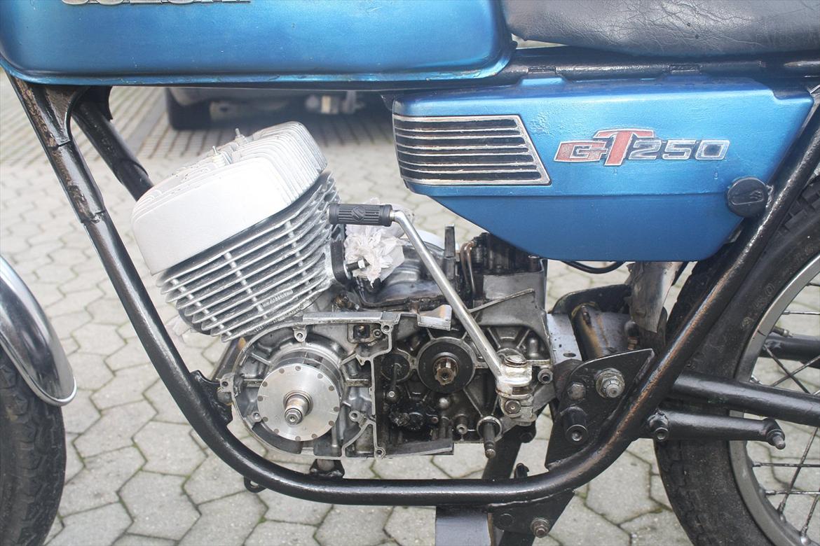 Suzuki gt 250 (SOLGT) billede 4