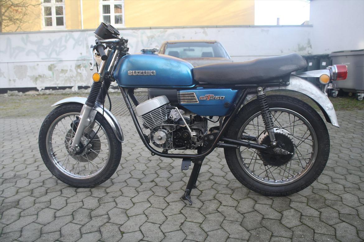 Suzuki gt 250 (SOLGT) billede 5