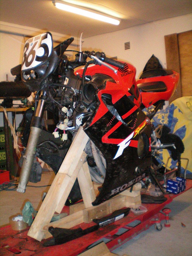 Honda Cbr 600 F4i sport. - Løsligt samlet, for at få et billede af hvordan den kommer til at se ud. ;D billede 3