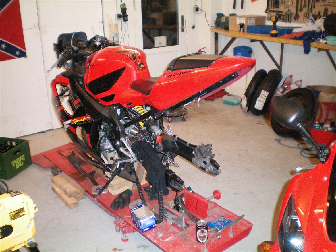 Honda Cbr 600 F4i sport. - Løsligt samlet, for at få et billede af hvordan den kommer til at se ud. ;D billede 4