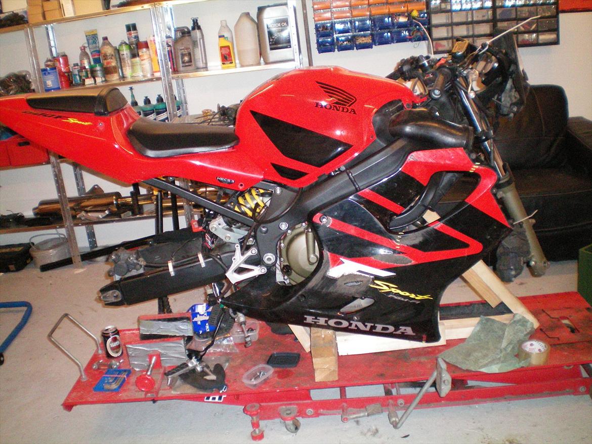 Honda Cbr 600 F4i sport. - Løsligt samlet, for at få et billede af hvordan den kommer til at se ud. ;D billede 6
