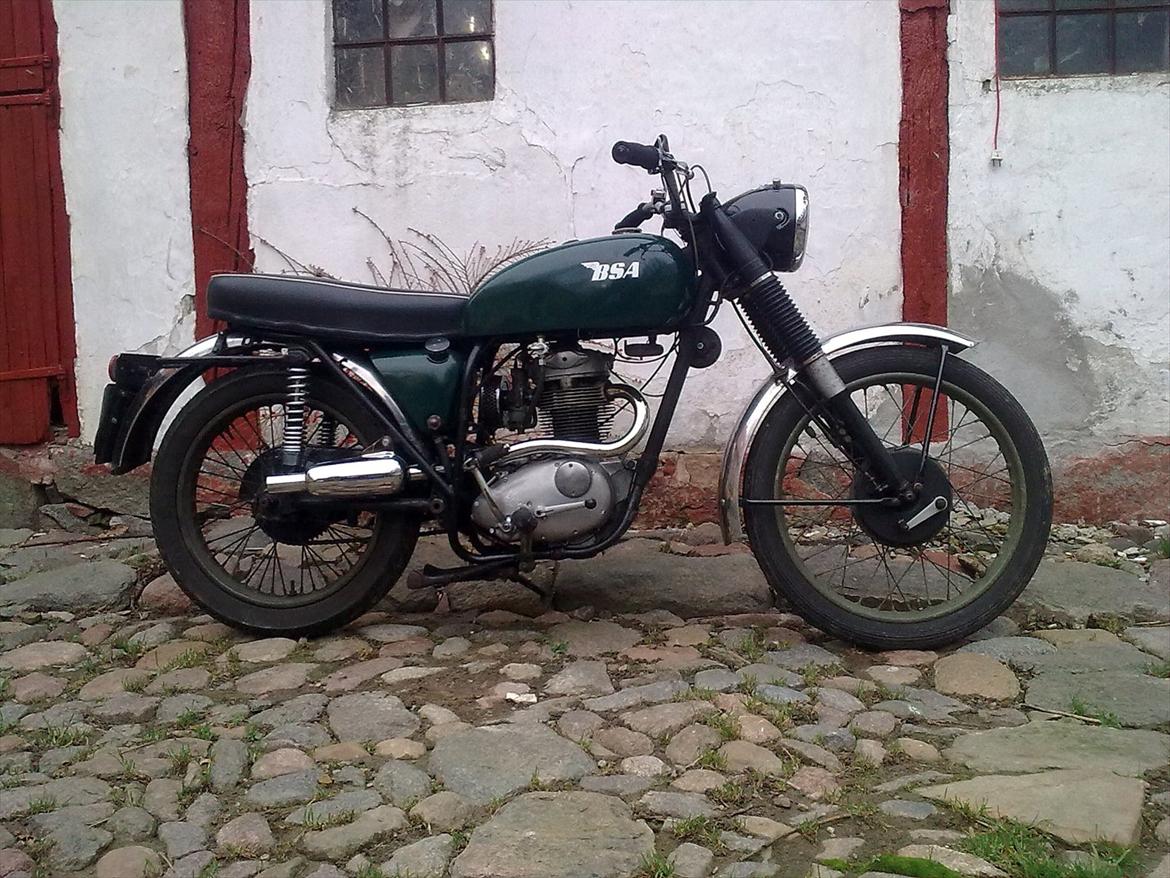 BSA B40 WD Mk1 - Jeg har givet den nye støddæmpere, sæde og udstødning. billede 8