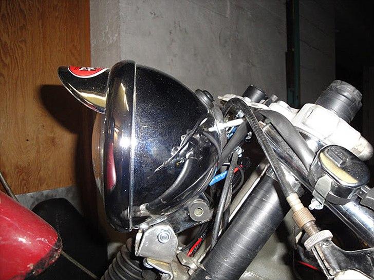 Suzuki GT380  [Tidl. motorcykel] - Alt for kluntet lygtemontering, det må blive en ommer. billede 6