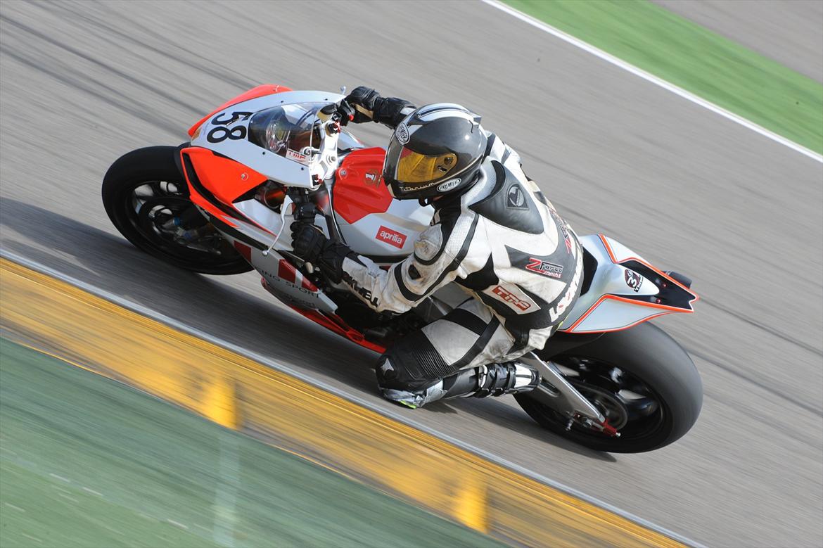 Aprilia A-RSV4 Factory APRC SE - Solgt billede 3