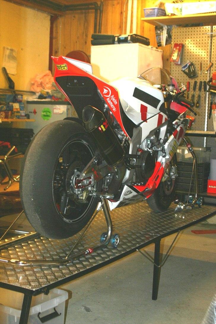 Aprilia A-RSV4 Factory APRC SE - Solgt billede 7