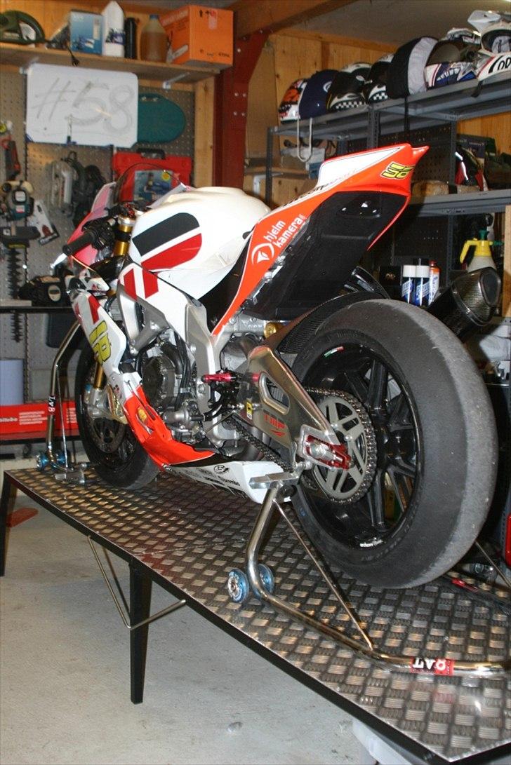 Aprilia A-RSV4 Factory APRC SE - Solgt billede 8