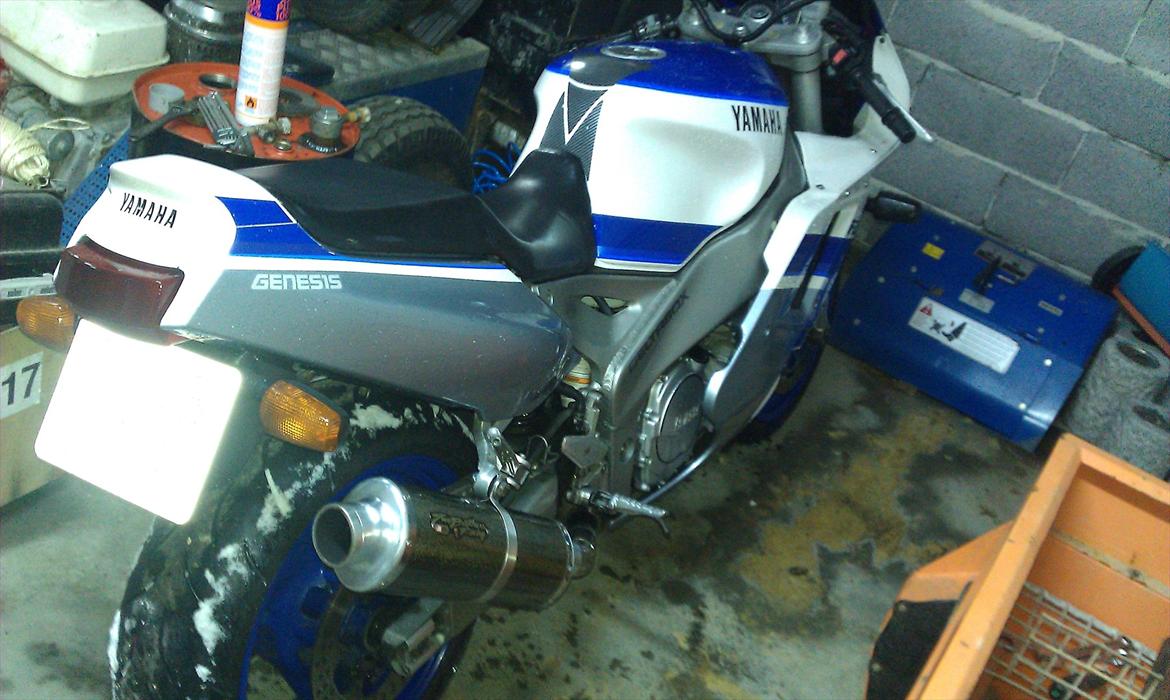 Yamaha FZR billede 5