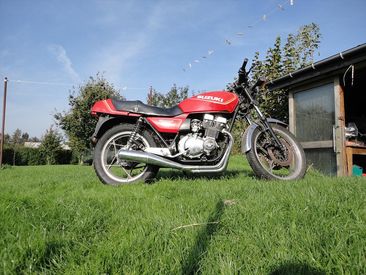 Suzuki GSX 400 F billede 1