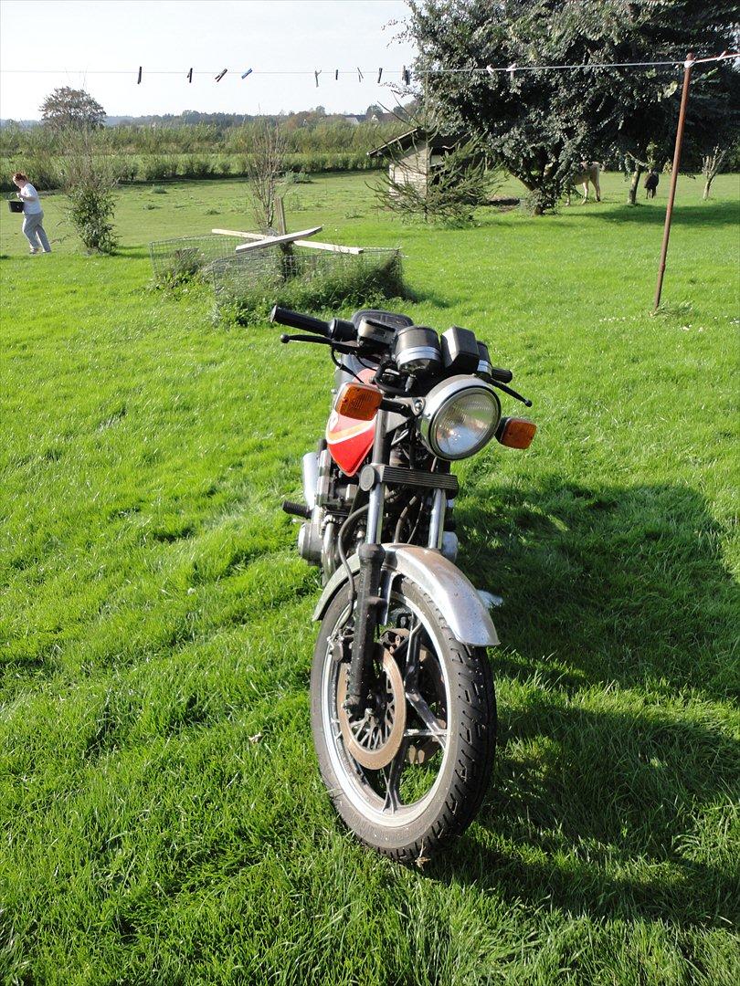 Suzuki GSX 400 F billede 3