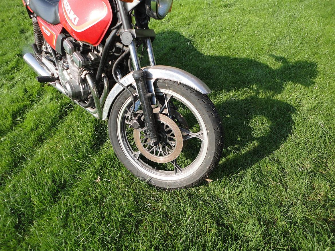 Suzuki GSX 400 F billede 4