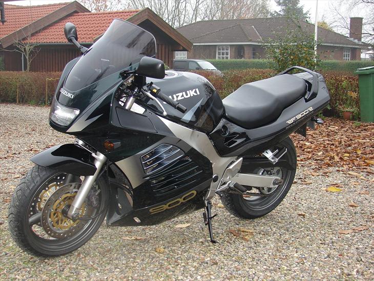 Suzuki rf 900r