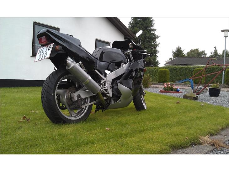Suzuki GSX R 400 R - solgt billede 1