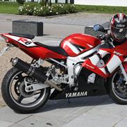 Yamaha R6