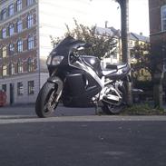 Yamaha yzf 750 r