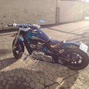 Suzuki intruder