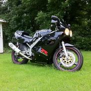 Suzuki GSX-R 400 R