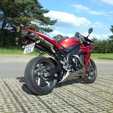 Yamaha R1