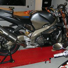 Aprilia RSV 1000 TUONO