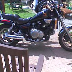 Honda Magna