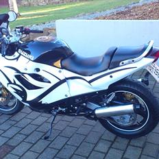 Suzuki GSX 600F