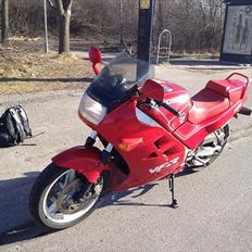 Honda VFR 750 F RC24