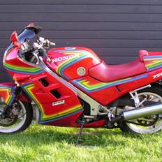 Honda VFR750F (RC24)