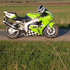 Kawasaki zx7R