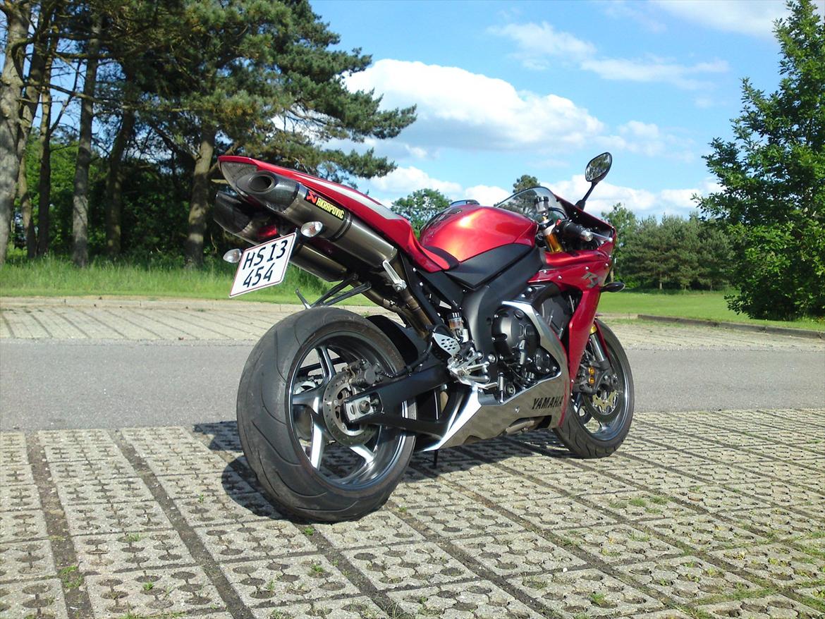 Yamaha R1 billede 1