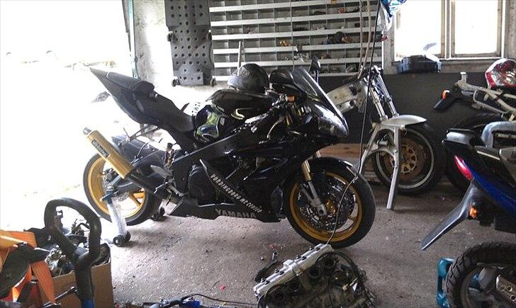 Yamaha FZR 1000 BASTARD - Færdig bortset fra færdiggørelse af montering af kåben billede 4