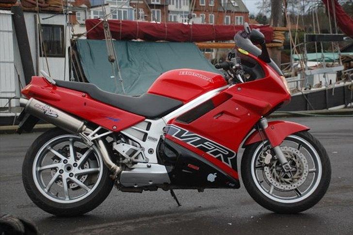 Honda VFR 750 RC36 - SOLGT - Som den er, efter en grundig polering billede 1