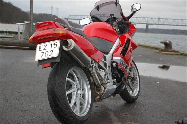 Honda VFR 750 RC36 - SOLGT billede 3