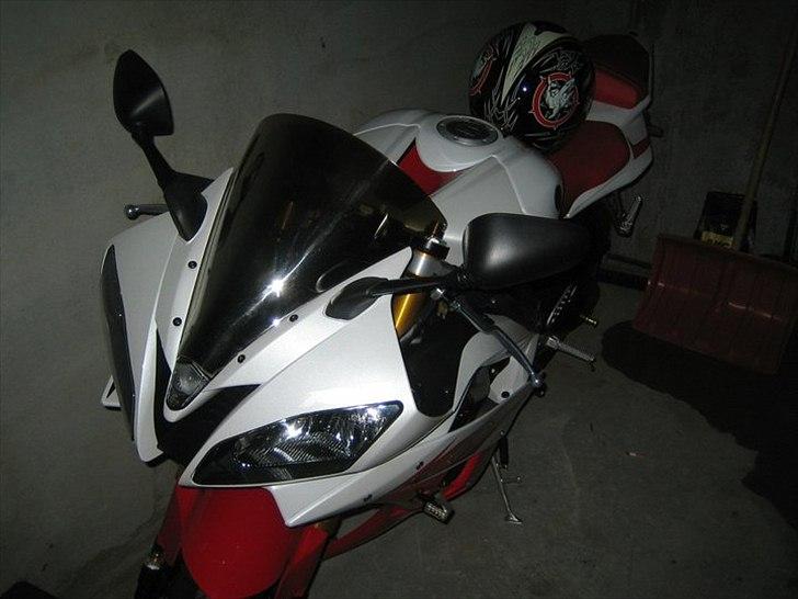 Yamaha R6 billede 8