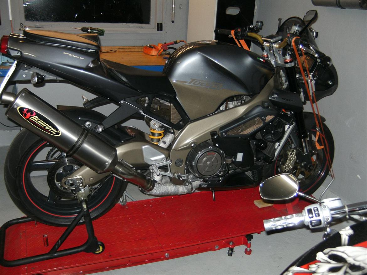 Aprilia RSV 1000 TUONO billede 1