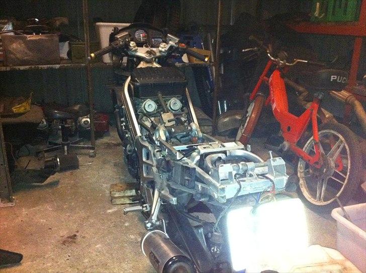 Honda vfr750f - strippet billede 11