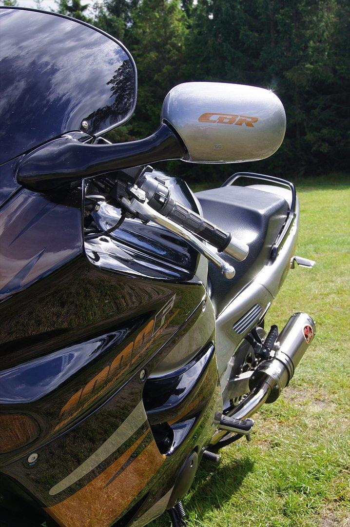 Honda CBR 1000 F - Det er detaljer der tæller.... billede 3