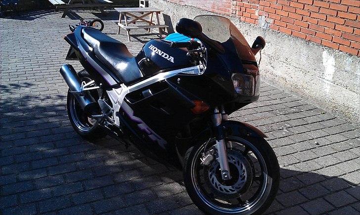 Honda VFR750F billede 2