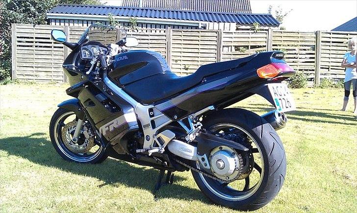 Honda VFR750F billede 1