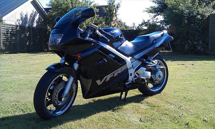 Honda VFR750F billede 3