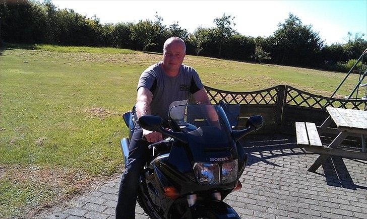 Honda VFR750F - den stolte ejer :D billede 6