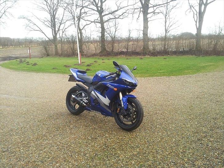 Yamaha R6 billede 1