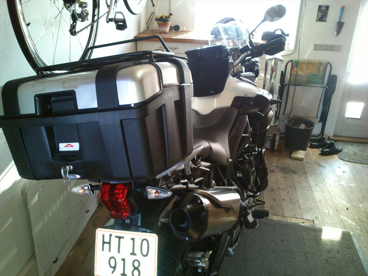 Triumph Tiger 800 - Givi TRK 46 topbox med bagagebærer billede 10