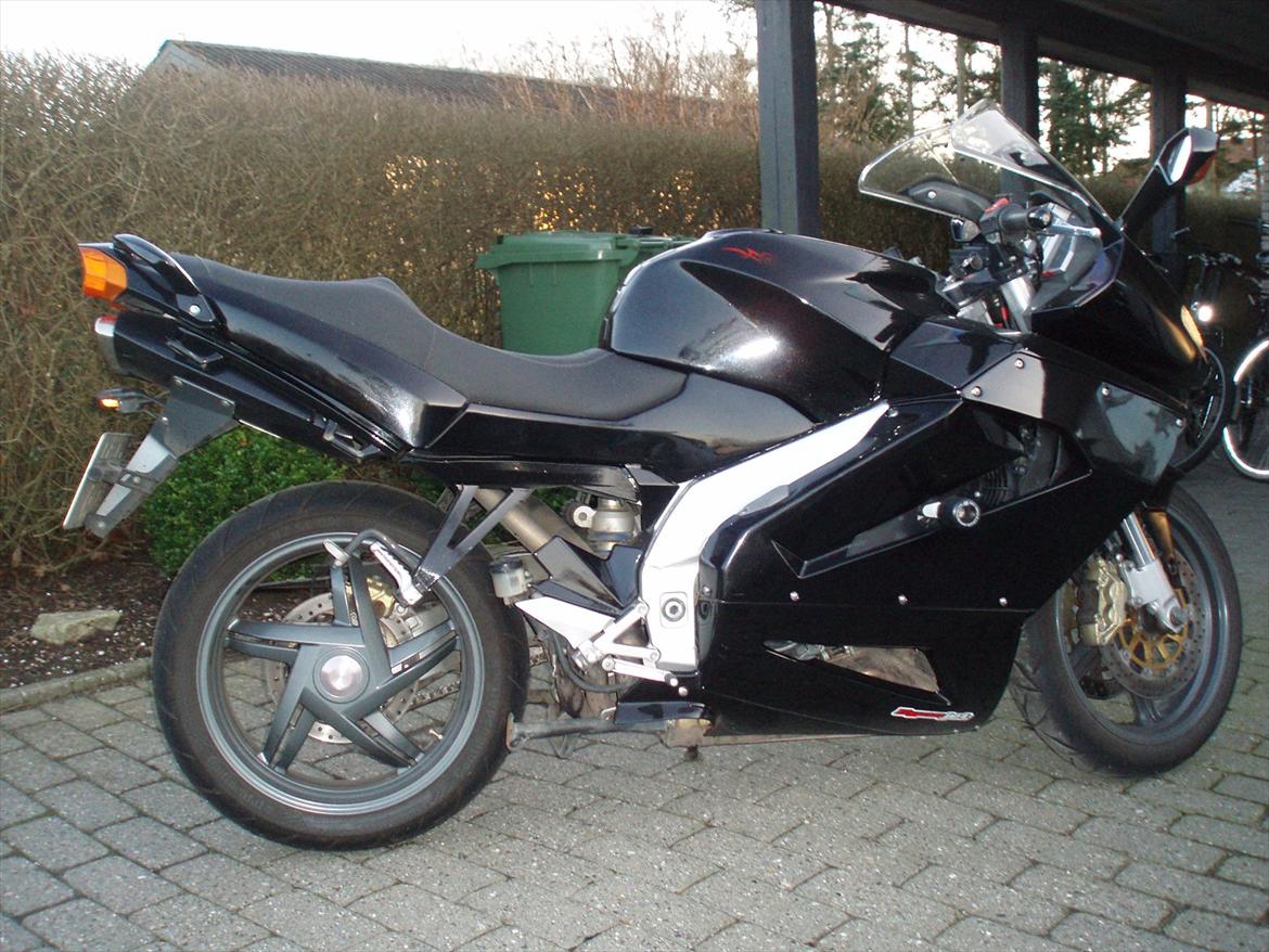 Aprilia RST Futura billede 3