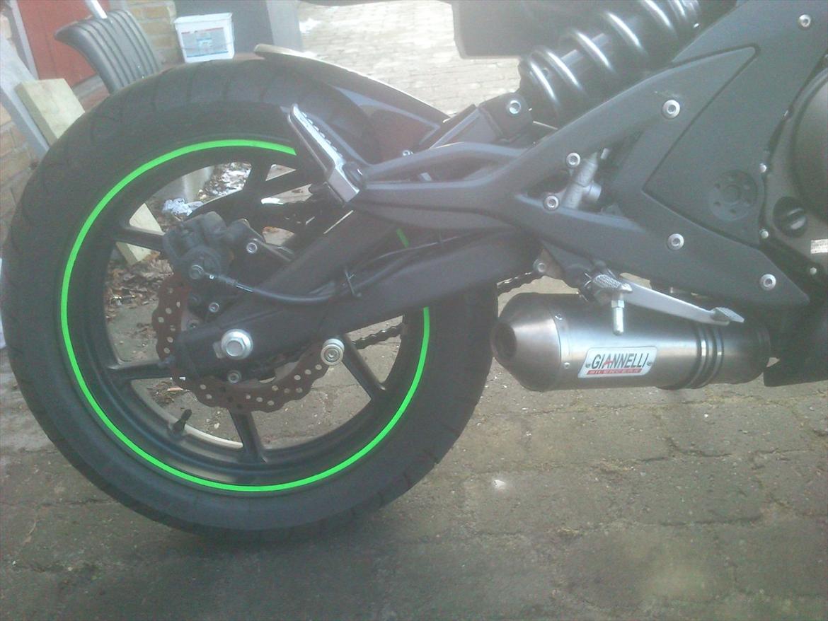 Kawasaki ER-6F ABS - Udstødning samt fælg ring billede 4