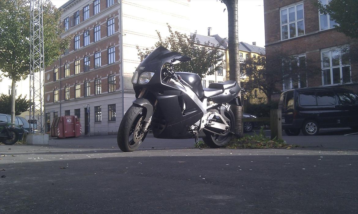 Yamaha yzf 750 r billede 2