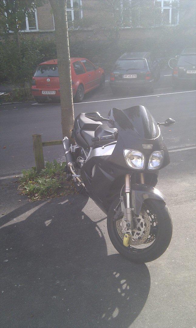 Yamaha yzf 750 r billede 5