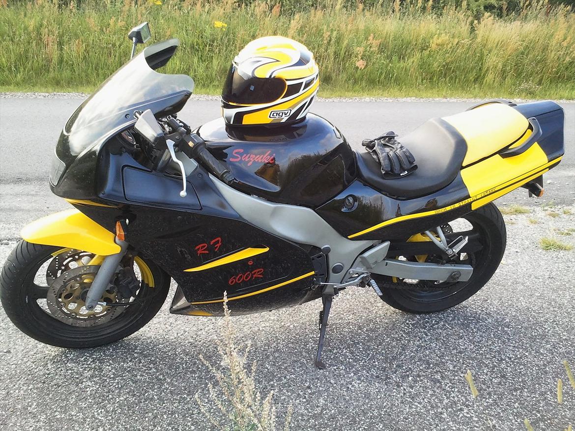 Suzuki RF 600 R billede 2