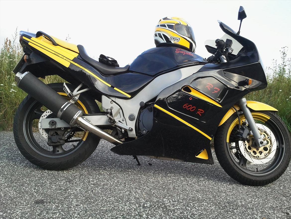 Suzuki RF 600 R billede 8