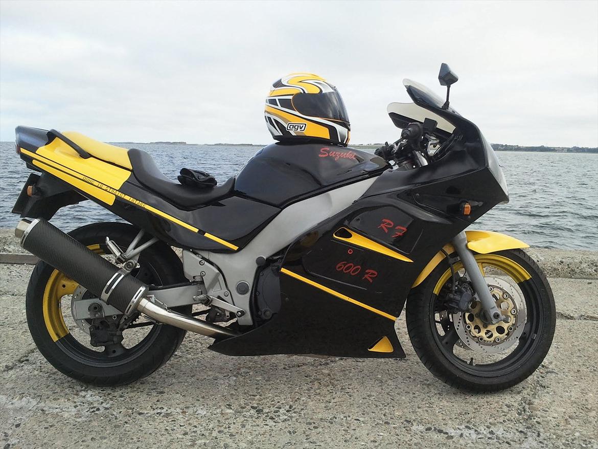 Suzuki RF 600 R billede 11