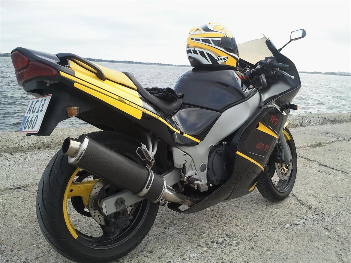 Suzuki RF 600 R billede 13